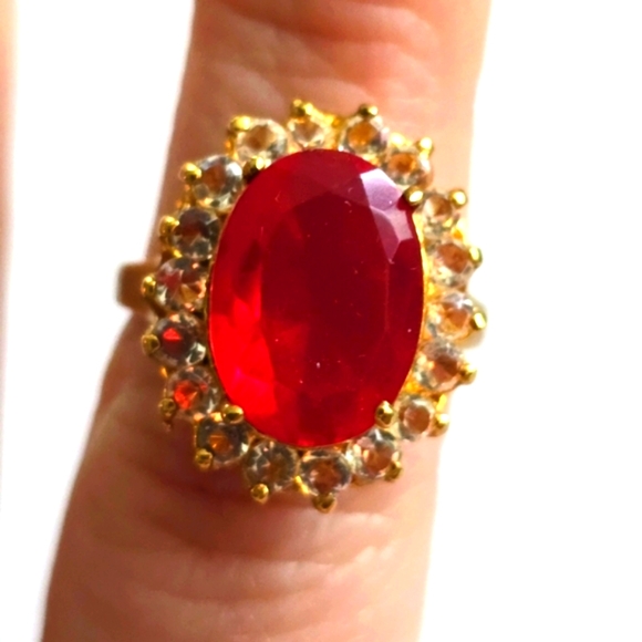 Vintage ring red gem Gold tone cocktail size 8 eight - Picture 1 of 11
